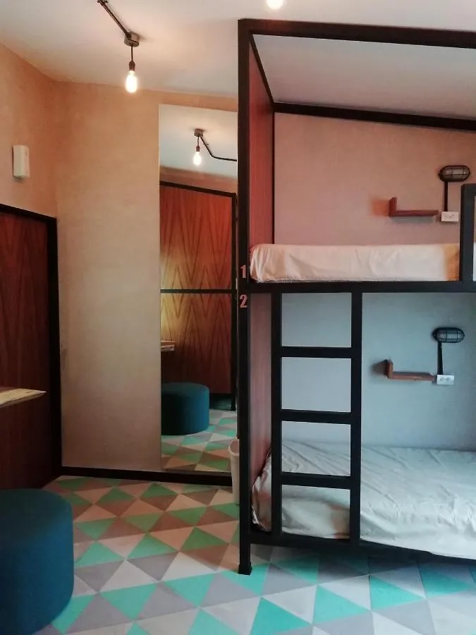 Inn Moloch Hostel & Suites Cancun